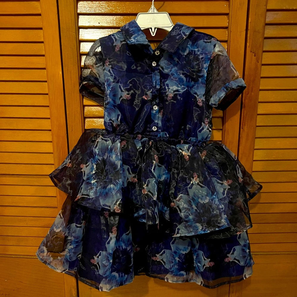 Disney store Cinderella dress size 5/6, like New!